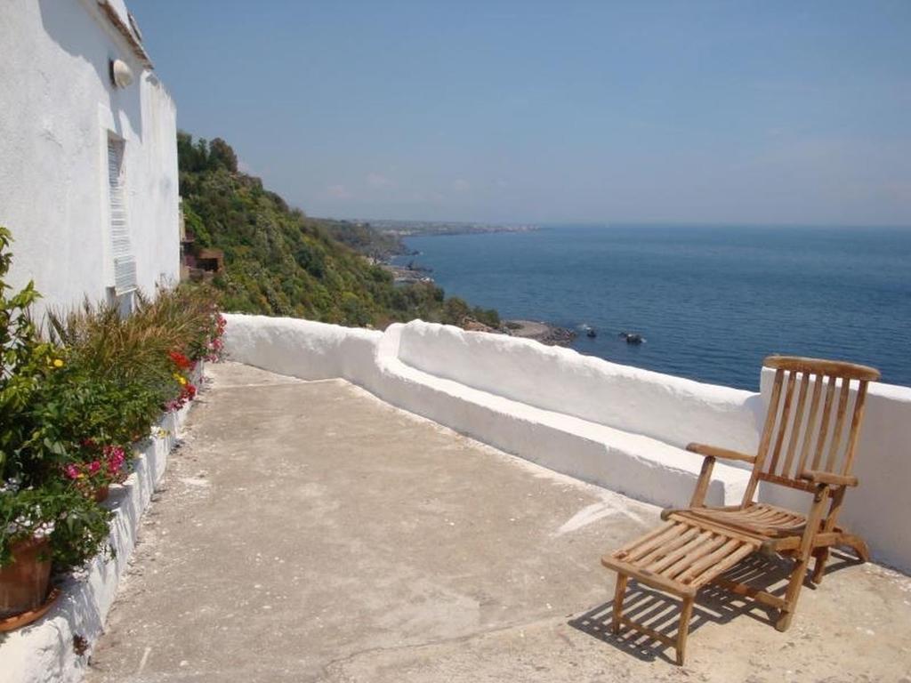 Come In Sicily La Pietra Monaca Apartment Acireale Room photo